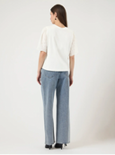 YASLEX SS TOP W. EMB SLEEVES - HVIT